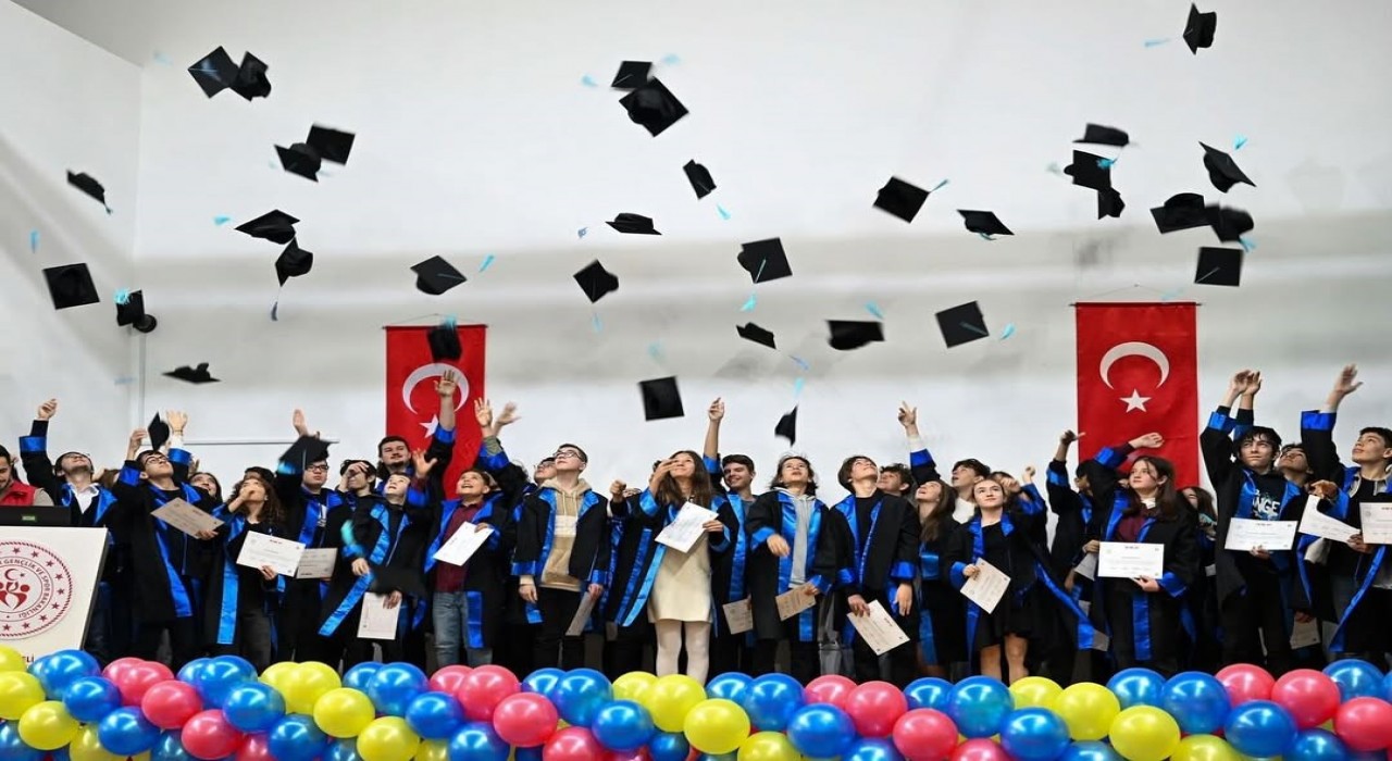 Kırklarelinde geleceğin teknoloji yıldızları mezun oldu