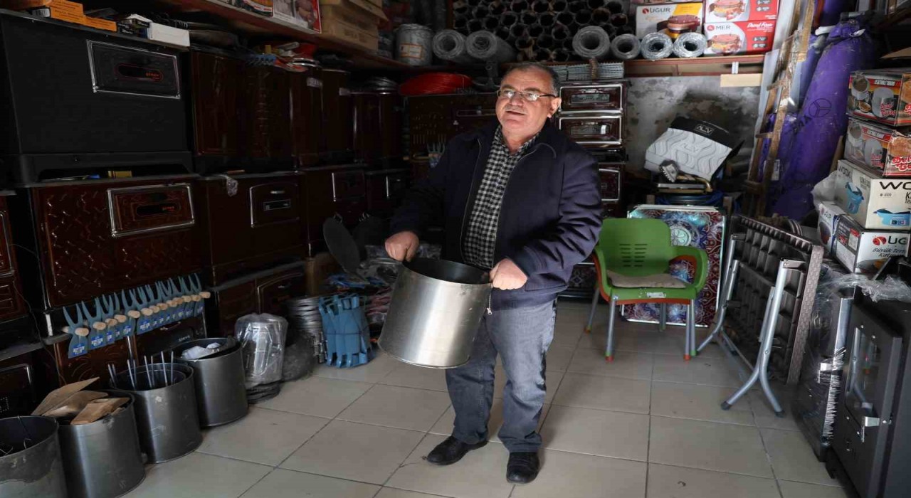 Kırşehir Uzun Çarşıda soba satışları arttı