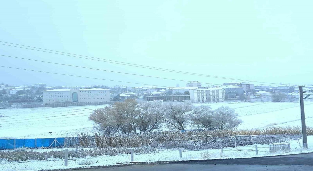 Kırşehirde yüksek kesimler beyaza büründü