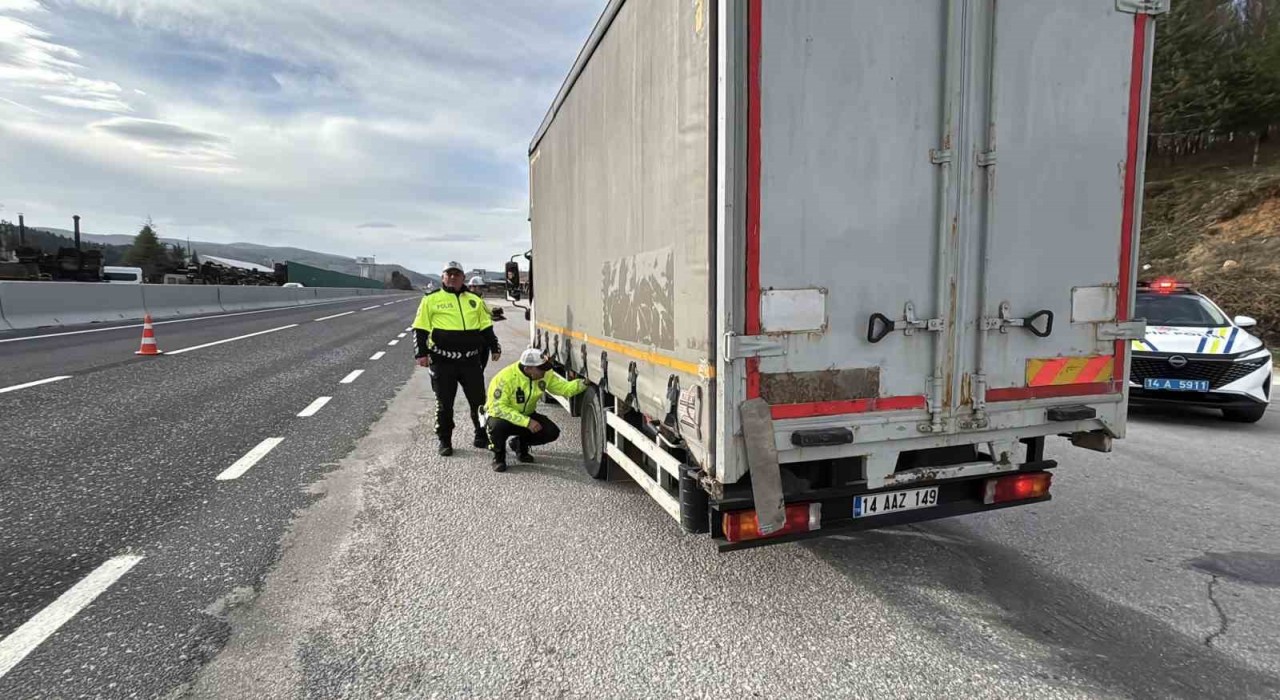 Kış lastiği olmayana Bolu Dağından geçit yok