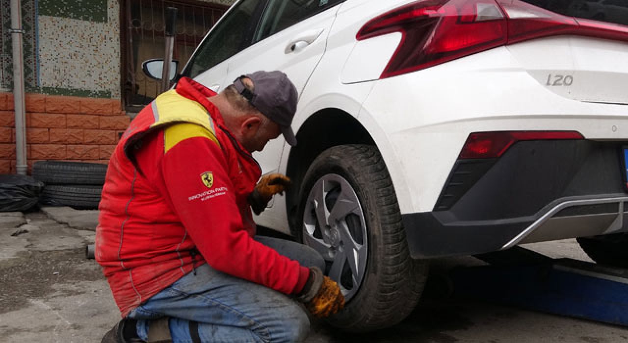 Kış Lastiği Zorunluluğu Başladı: Lastikçilerde Yoğunluk Arttı