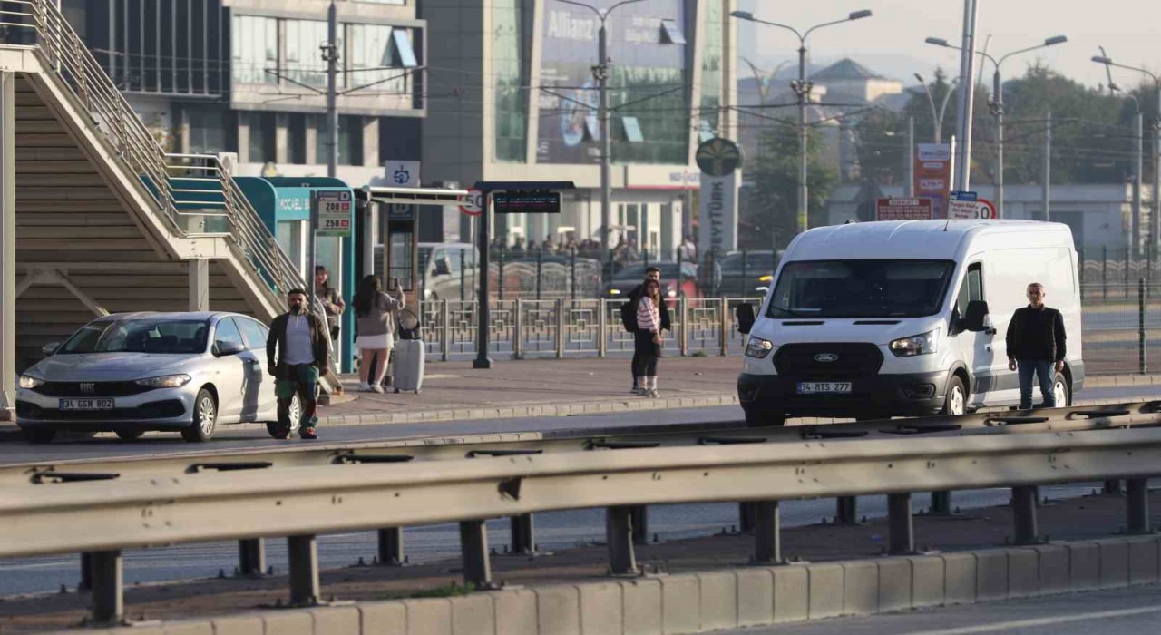 Kocaeli, Sakarya, Düzce ve Boluda Ataya saygı için hayat durdu
