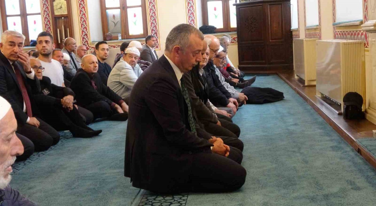 Kocaeli Valisi Aktaş, Atatürkün ölümünün 87. yılı için okutulan mevlide katıldı