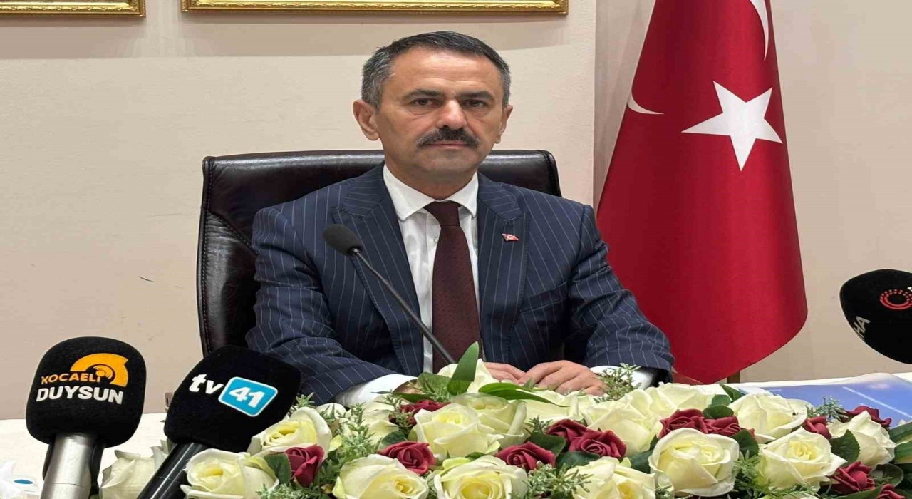 Kocaeli Valisi Aktaş: Gemide 1 kişi kaldı, kurtarma çalışmaları sürüyor