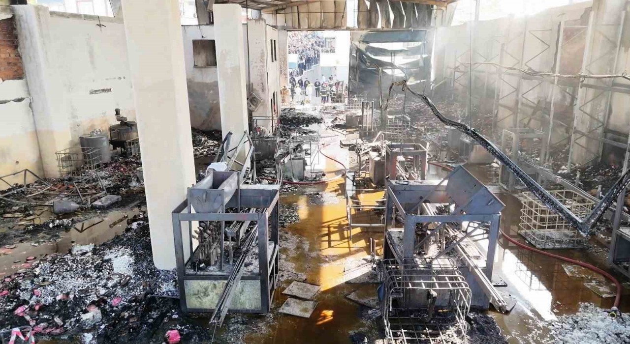 Kocaelide 6 kişiye mezar olan parfüm dolum tesisinin içi görüntülendi