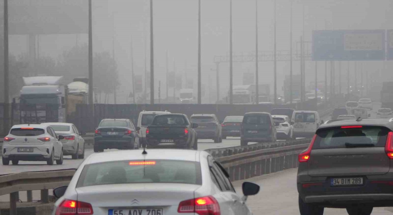 Kocaelide etkili olan sis sürücülere zor anlar yaşattı