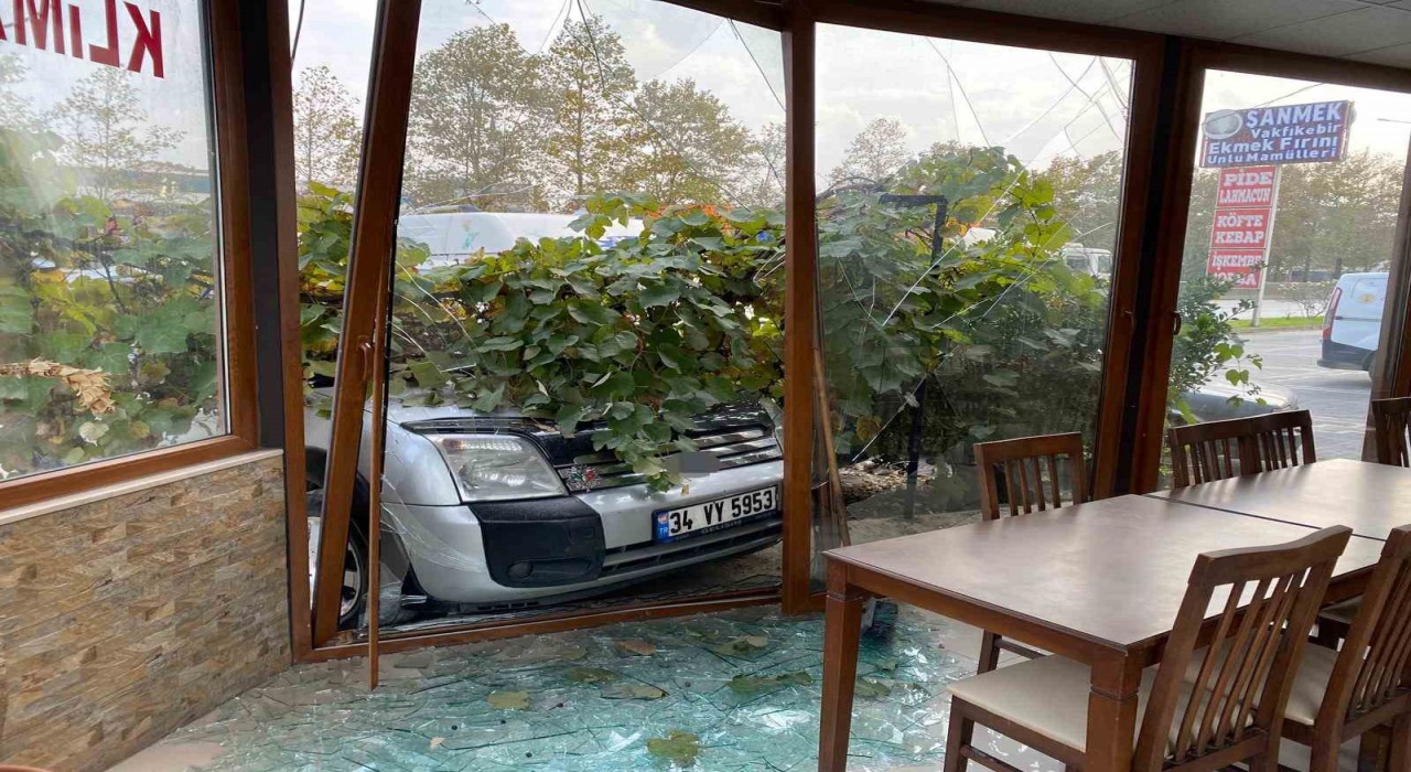 Kocaelide kontrolden çıkan otomobil dehşet saçtı: 1 ölü, 3 yaralı