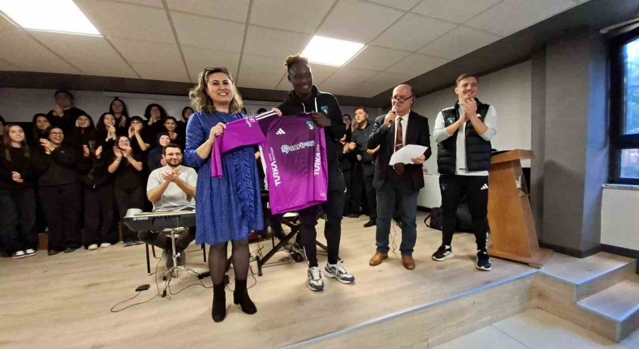 Kocaelispordan öğretmenler günü sürprizi