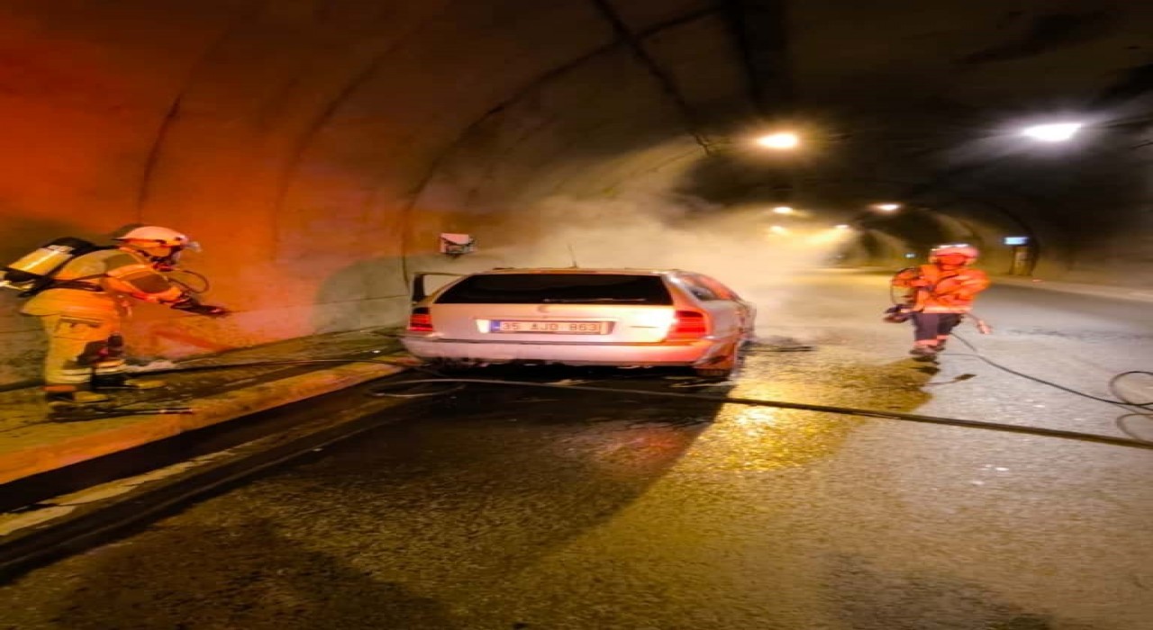 Konak Tünellerindeki araç yangınına itfaiyeden hızlı müdahale