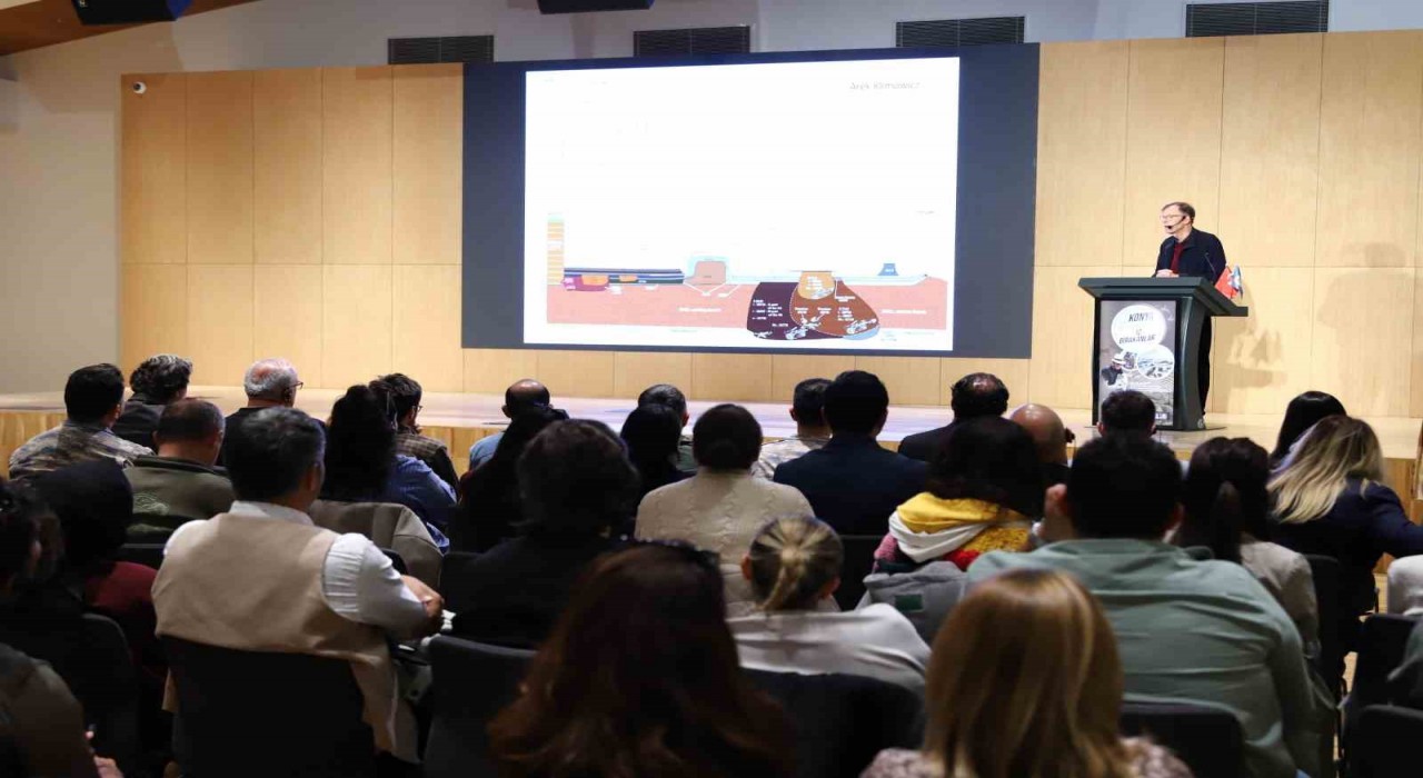 Konya Büyükşehirin turizm buluşmalarına Çatalhöyükün eski kazı başkanı Prof. Hodder konuk oldu
