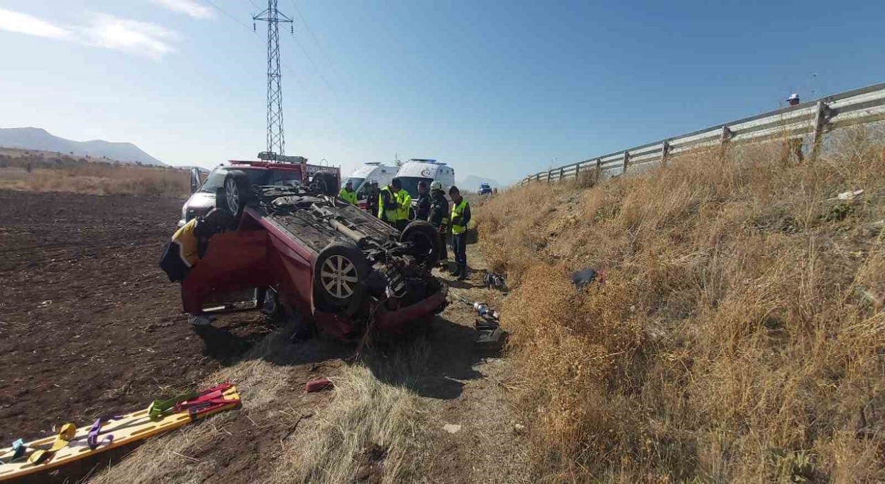 Konyada otomobil şarampole yuvarlandı: 1 ölü, 2 yaralı