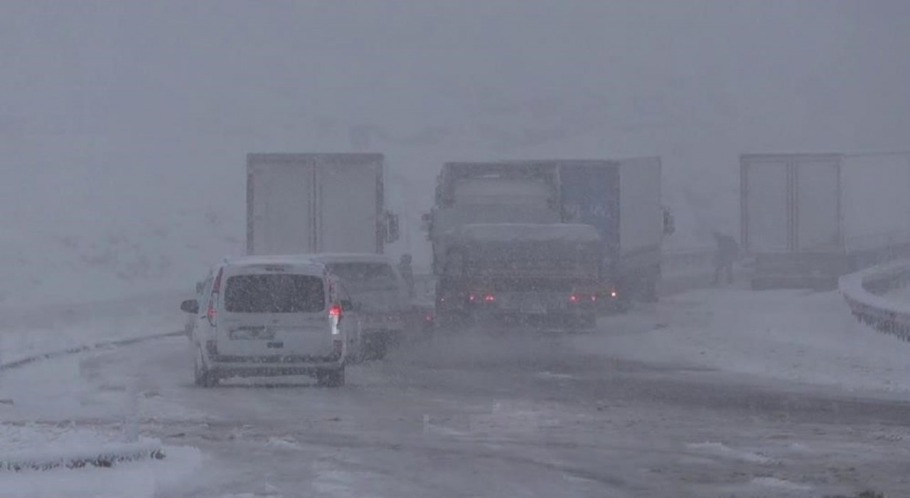 Kop Dağı Geçidi yeniden beyaza büründü