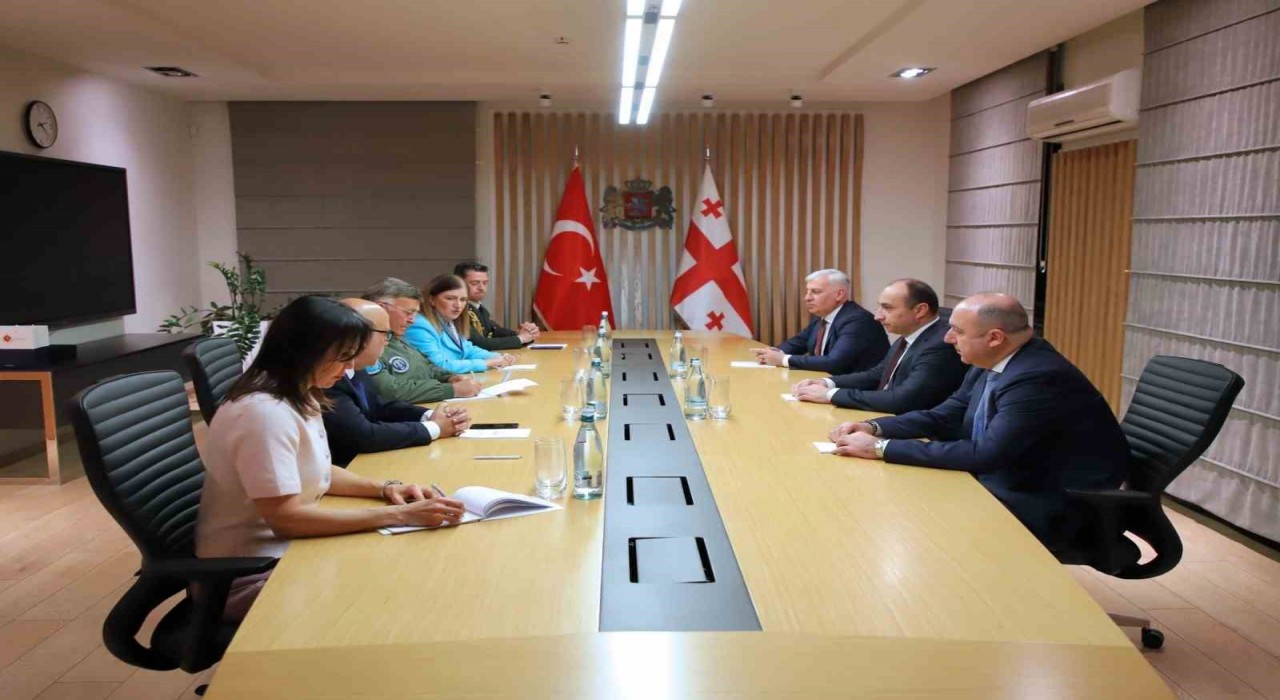 Korgeneral Kadıoğlu, Gürcistan İçişleri Bakanı Geladze ile görüştü