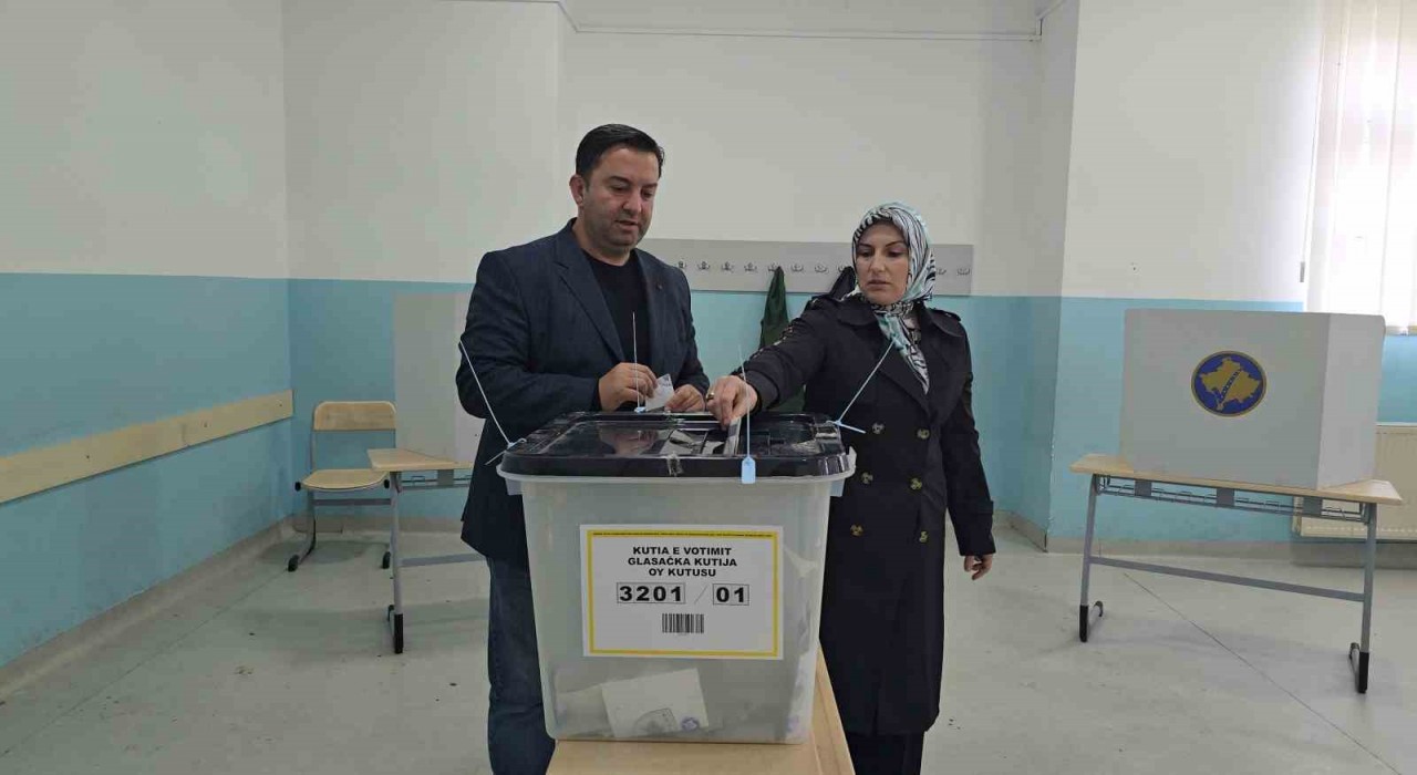 Kosovanın tek Türk belediyesi Mamuşada Abdülhadi Krasniç yeniden seçimi kazandı