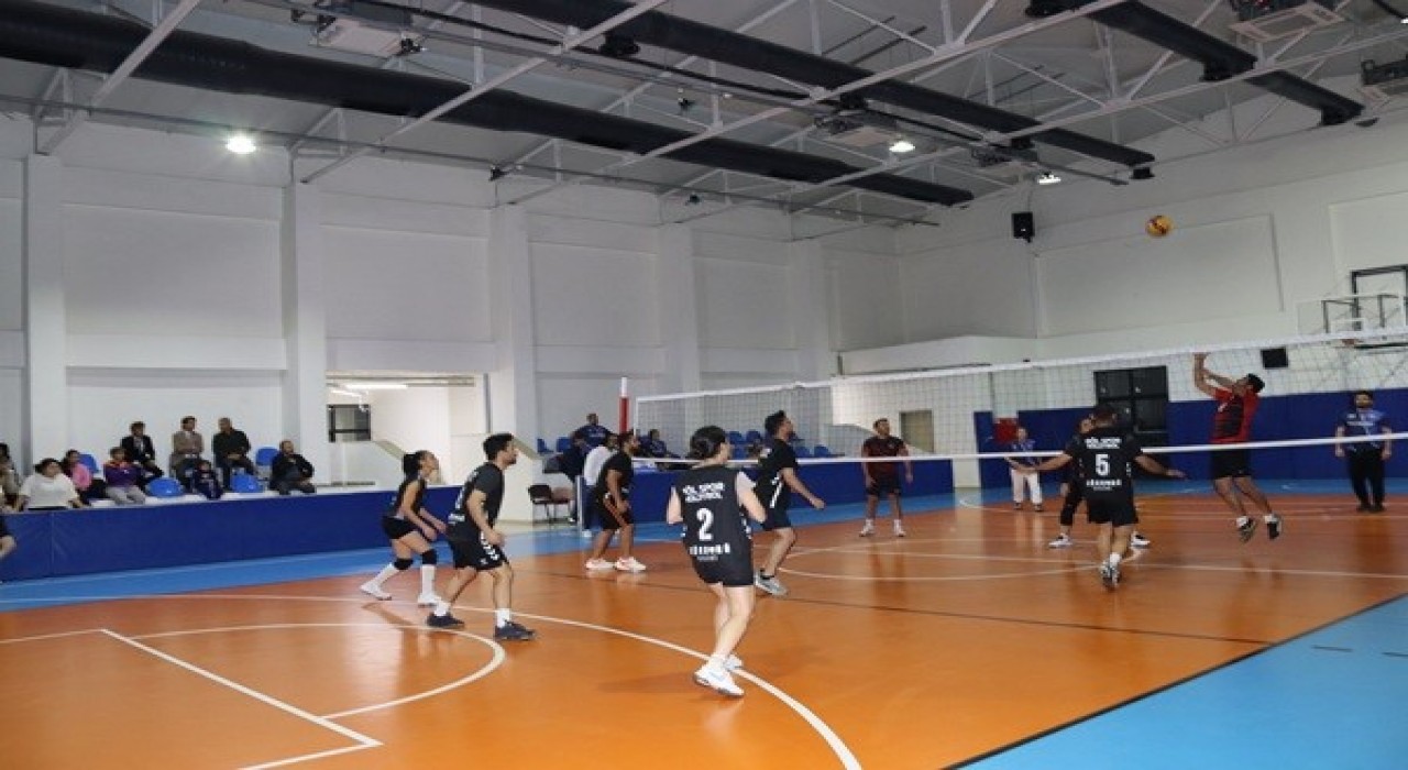 Köyceğizde öğretmenler arası voleybol turnuvası düzenlendi