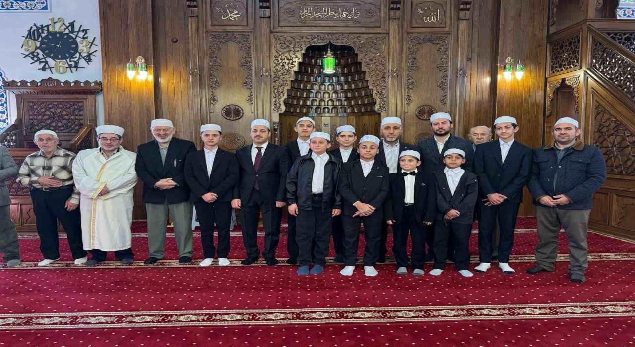 Kuran hafızlarına belge takdimi