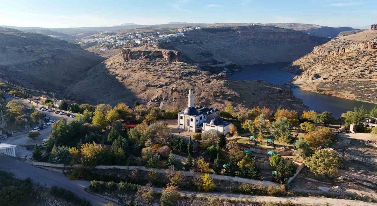 Kuran-ı Kerimde ismi geçen peygamberlerin kabirlerinin olduğu ilçe yılda 1 milyon ziyaretçi ağırlıyor