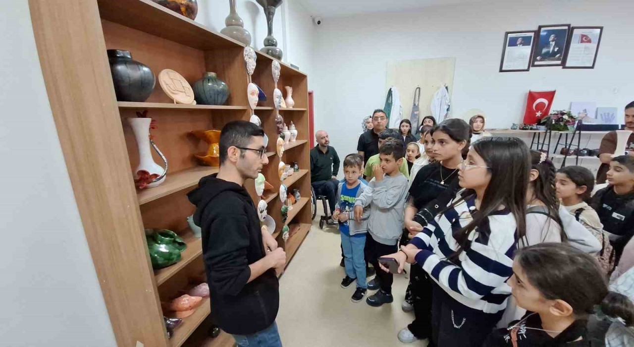 Kursiyer öğrencilerden engelli bireylere ziyaret