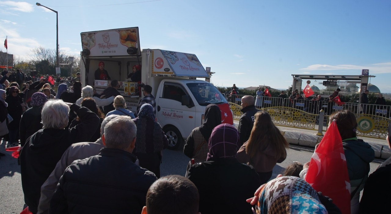 Kurtuluş gününde ‘yağ izdihamı: Ezilme tehlikesi geçirdiler