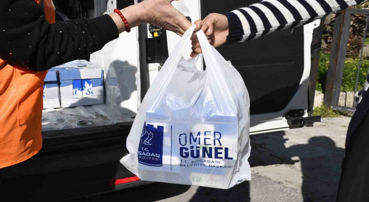 Kuşadasında çocukların gelişimi için periyodik süt dağıtımı devam ediyor