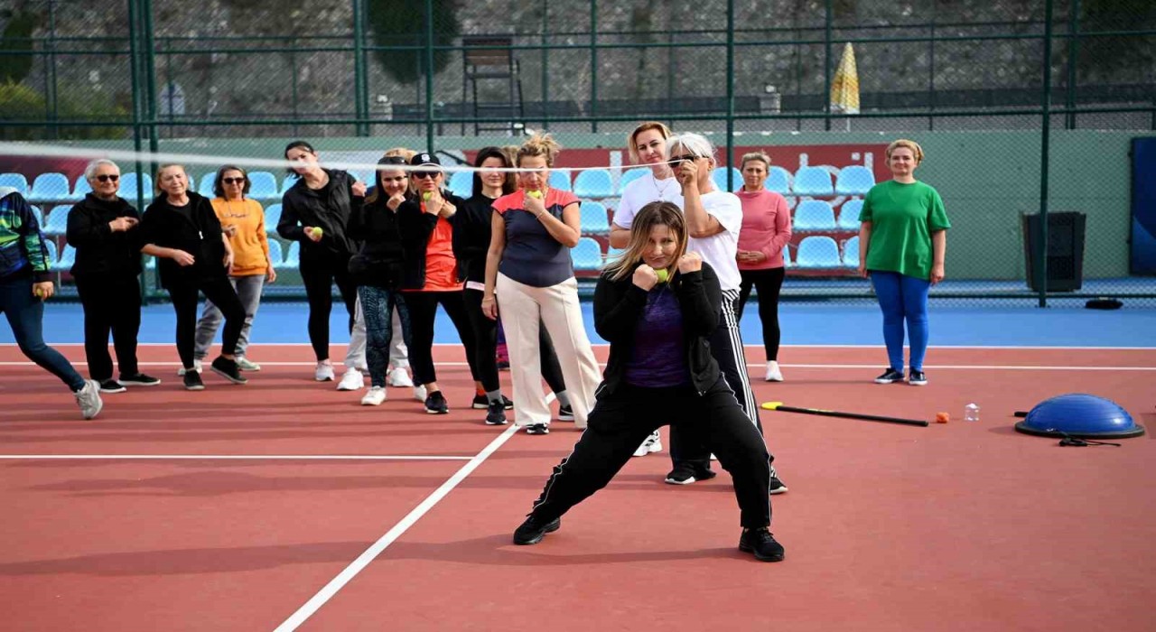 Kuşadasında kadınlara ‘Yakın Savunma Teknikleri eğitimi verildi