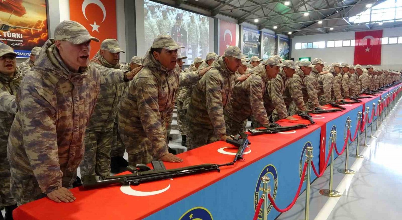 Kütahya Hava Er Eğitim Tugay Komutanlığında 2025 4A Tertip Erler yemin ederek usta asker oldu