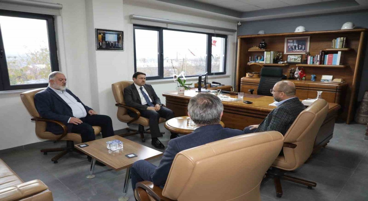 Kütahya Valisi Musa Işından Eskioğlu ailesine taziye ziyareti