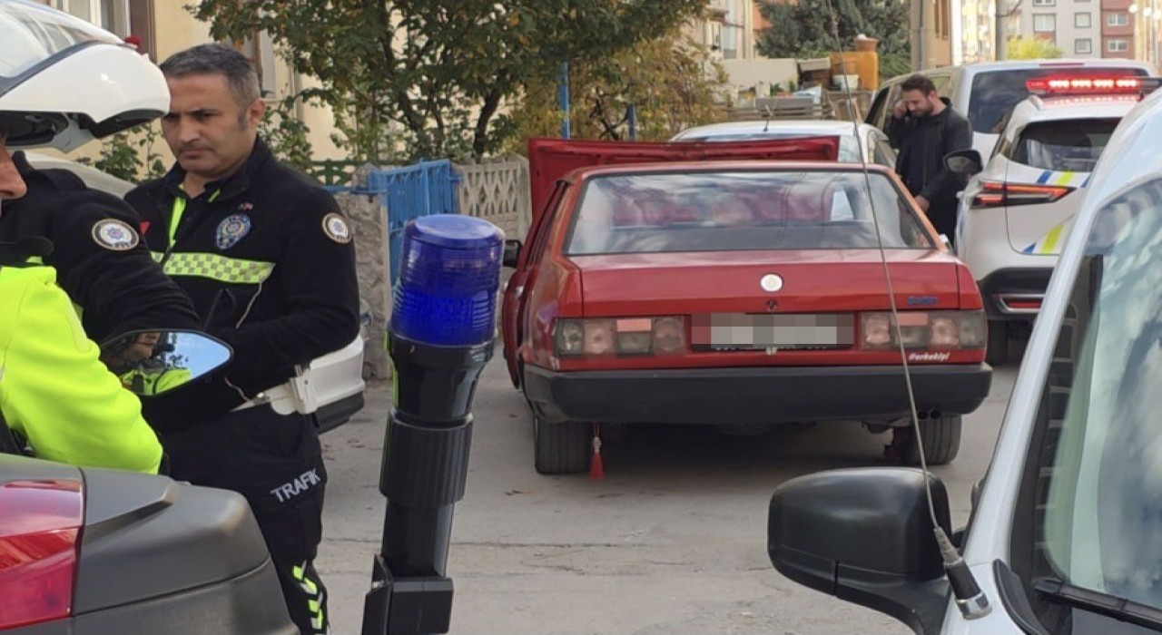 Kütahyada dur ihtarına uymayan sürücü aracını bırakıp kaçtı