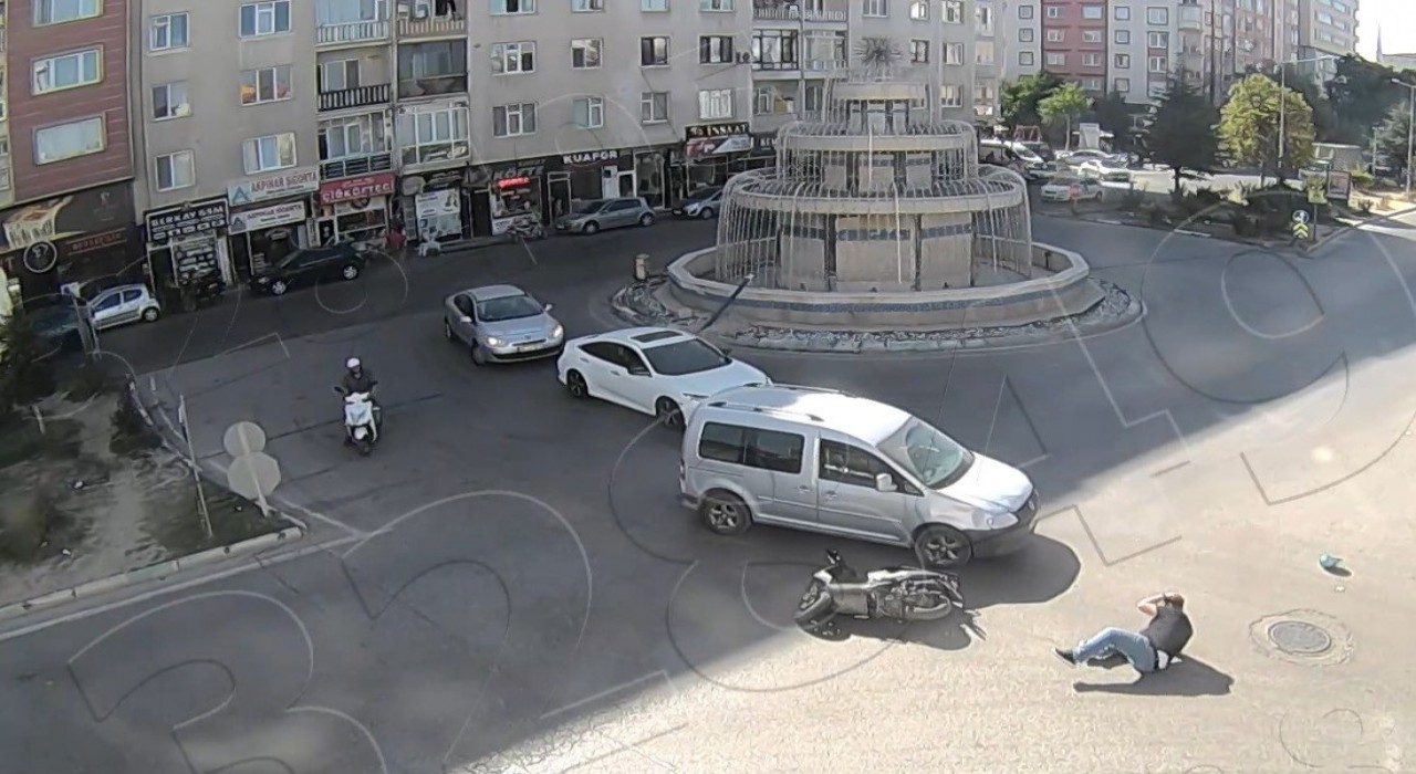 Kütahyada iki ayrı motosiklet kazası kameralara yansıdı