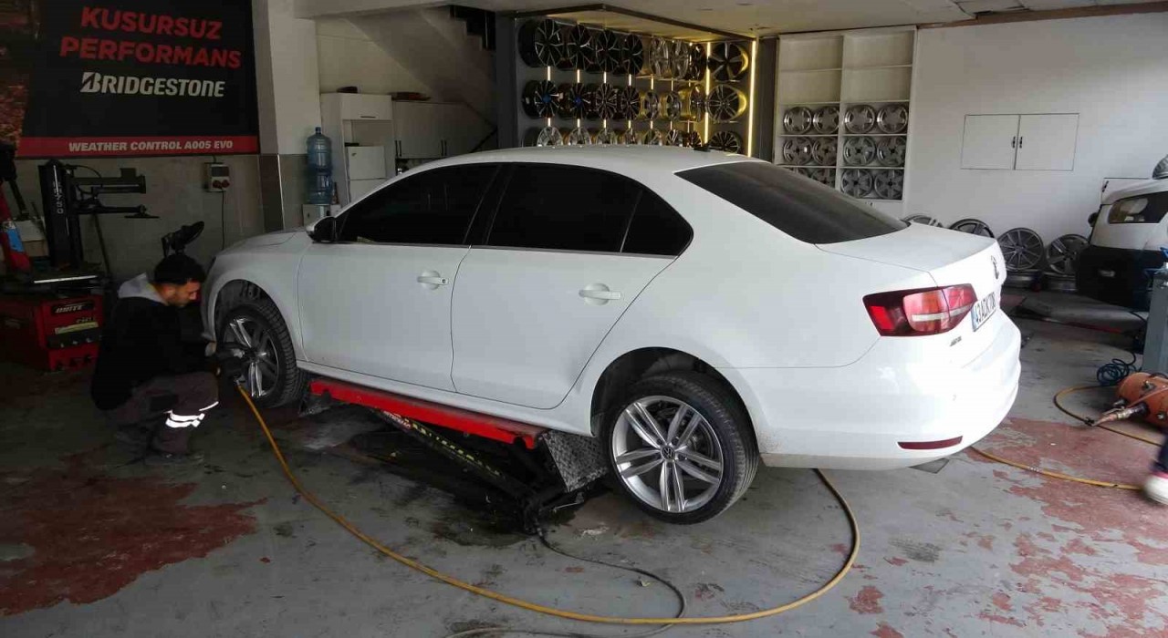 Kütahyada lastikçilerde yoğunluk