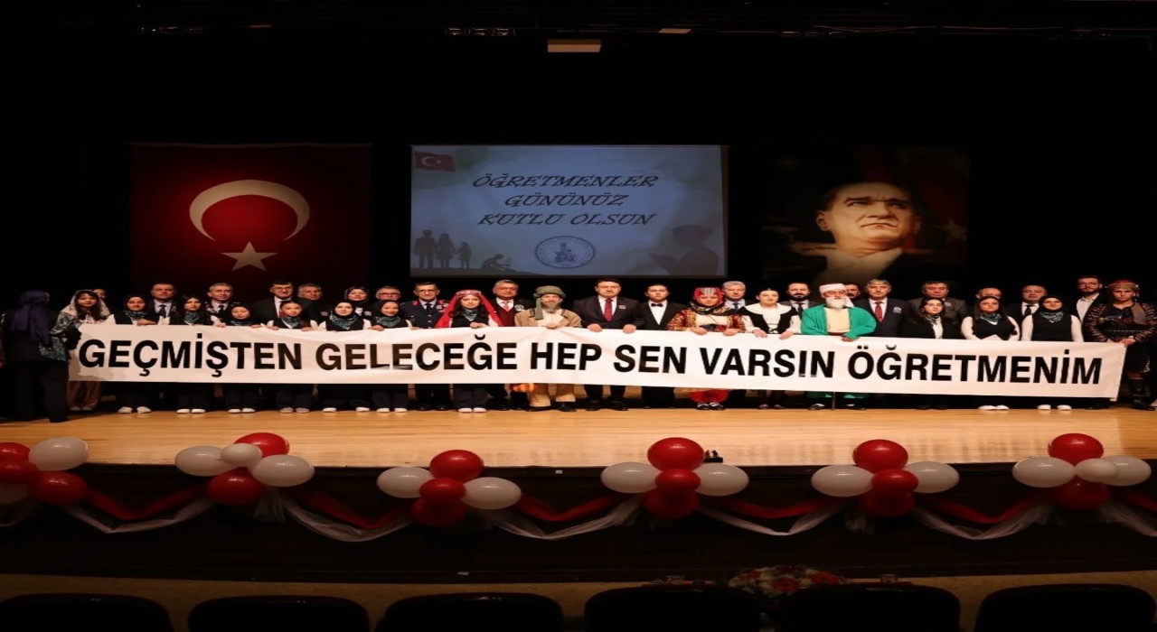 Kütahyada Öğretmenler Günü coşkuyla kutlandı
