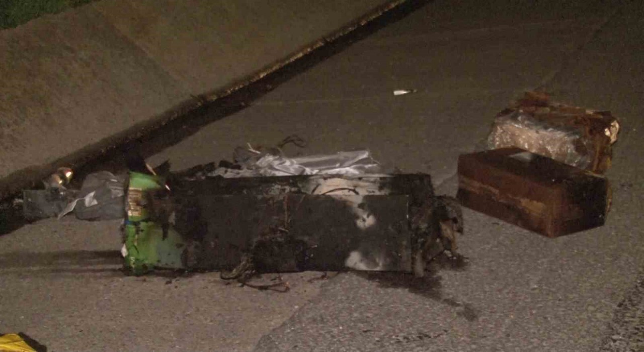 Kuzey Marmara Otoyolunda kamyonun lastiğinde başlayan yangın araca sirayet etti