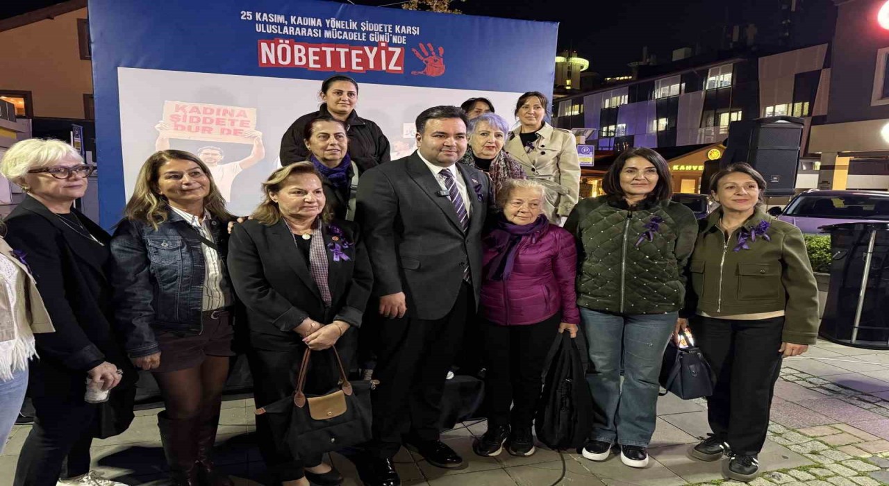 Levent Meydanında 25 Kasım Kadına şiddete karşı nöbet etkinliği