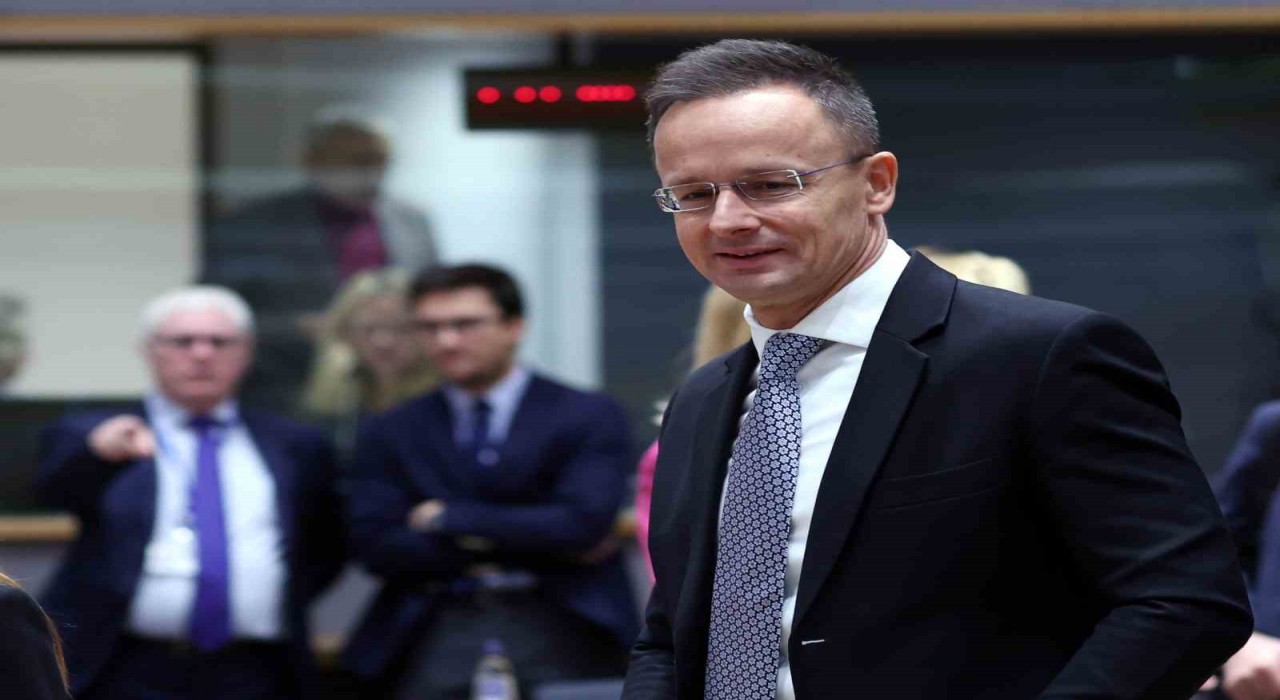 Macaristan Dışişleri Bakanı Szijjarto: AB, Ukraynaya yapılan ödemeleri derhal durdurmalı