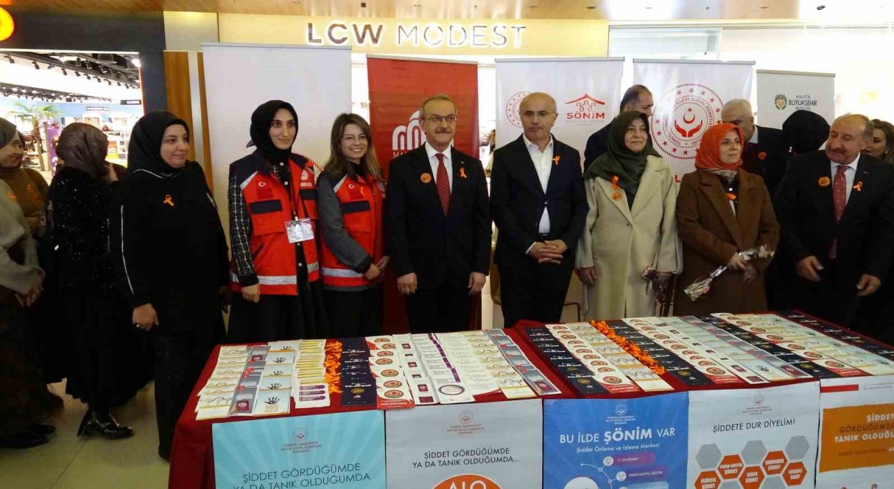 Malatya Park AVMde kadına yönelik şiddetle mücadele günü etkinliği