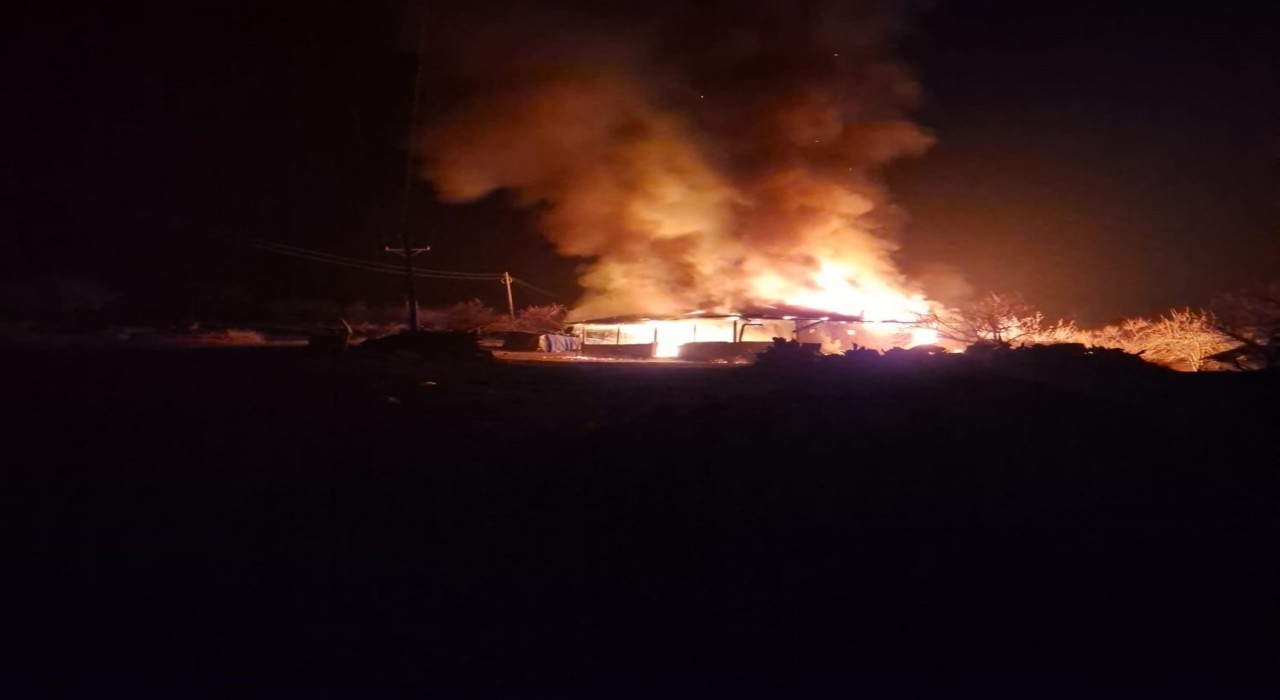 Malatyada alevlere teslim olan ev küle döndü