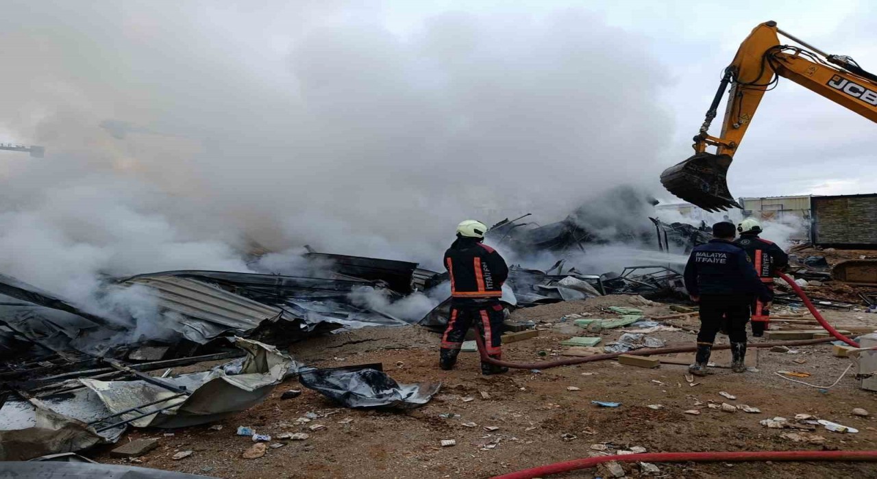 Malatyada inşaat işçilerinin kaldığı şantiyede yangın