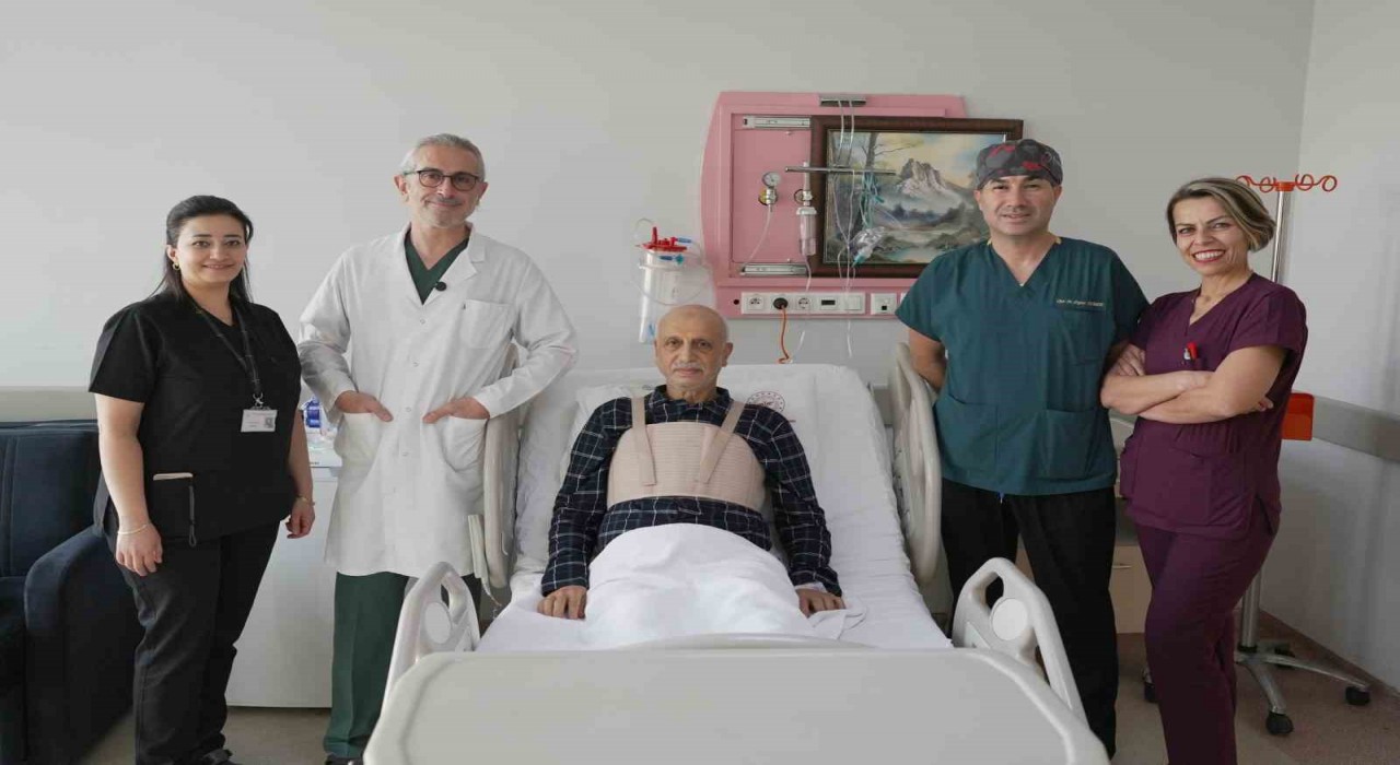 Malatyada kalp tümörü ve üç damar tıkanıklığı aynı ameliyatta tedavi edildi