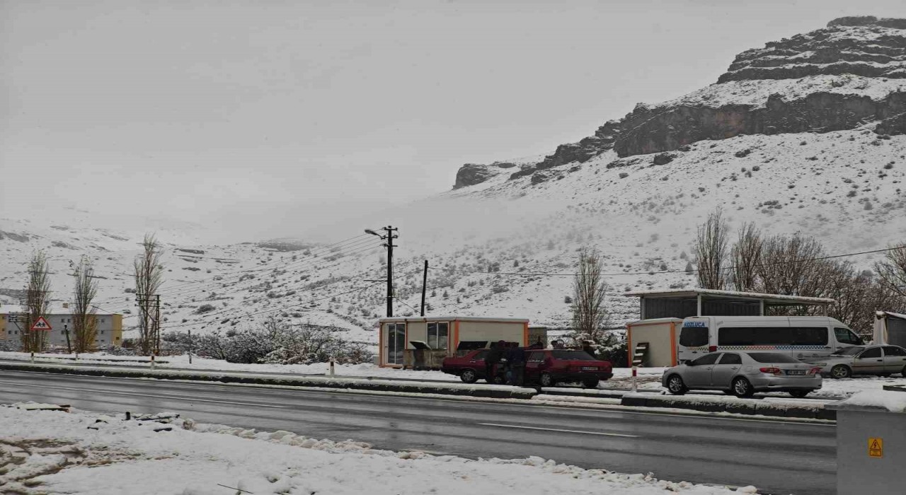 Malatyada sağanak ve kar yağışı etkili oluyor