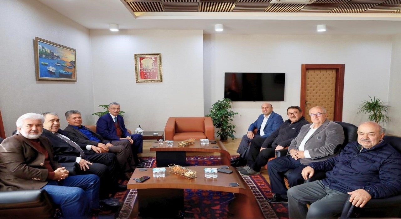 Manisa eski Valisi Celalettin Güvenç Akhisarda