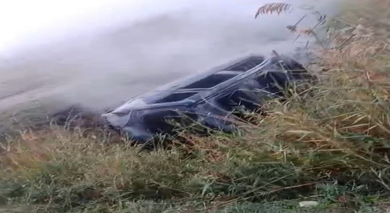 Manisada takla atan otomobil alev aldı: Sürücü yara almadan kurtuldu