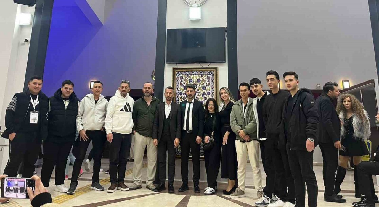 Manisalı kuaförler Uşaktan 3 kupa ile döndü