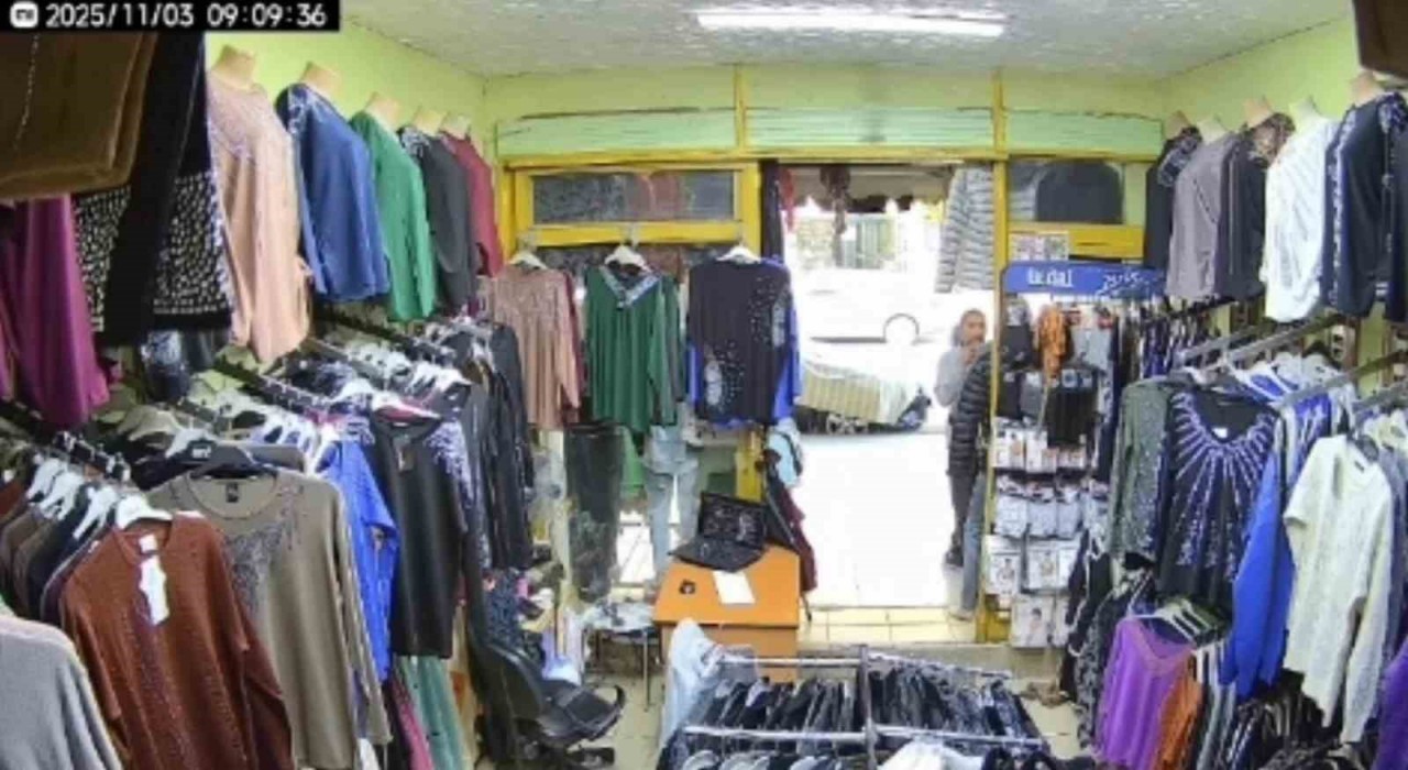 Mankenin üstündeki 1000 TLlik montu kendi malıymış gibi gitti