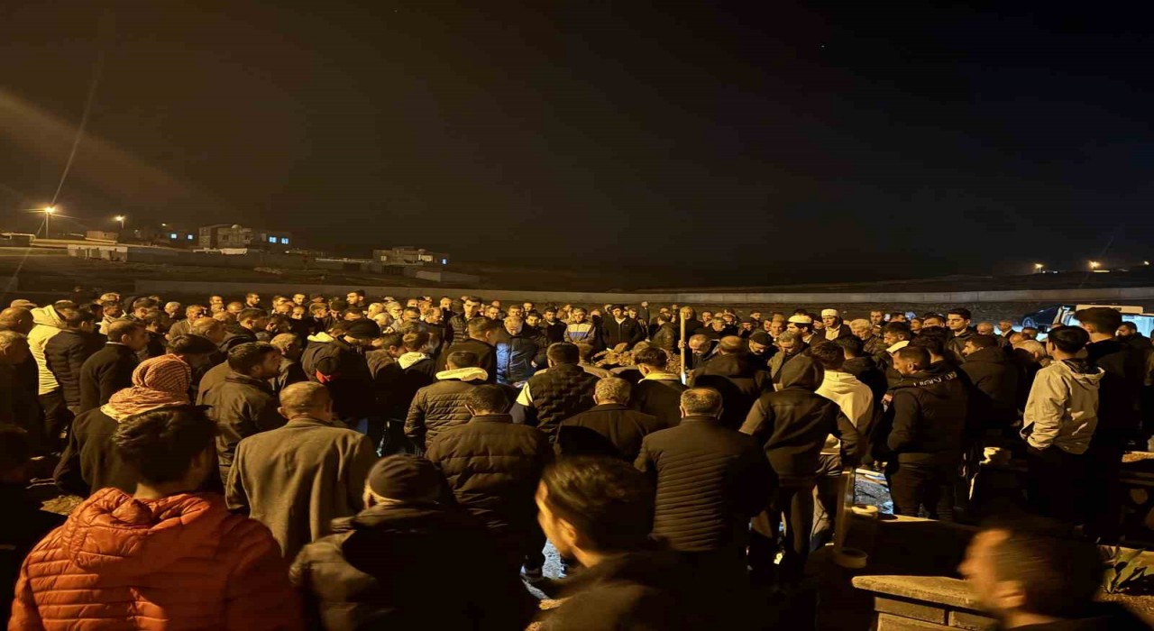 Mardinde evde ölü bulunan aileden baba defnedildi