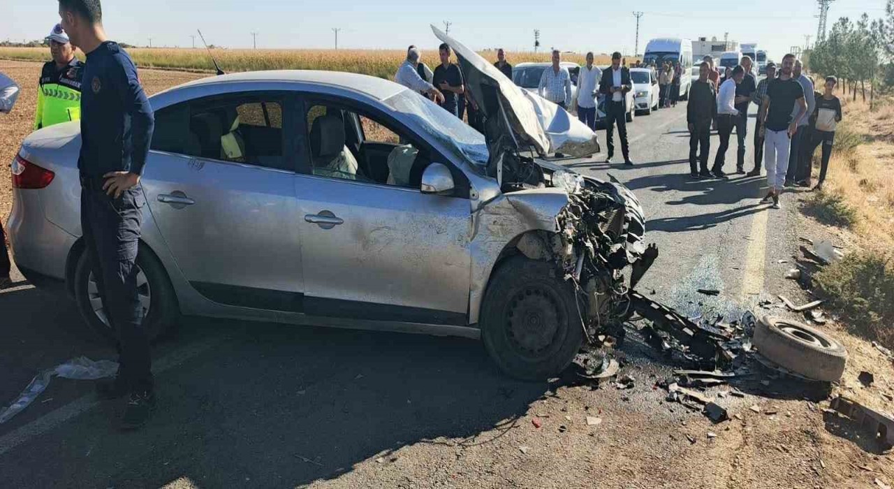 Mardinde iki otomobil çarpıştı: 6 yaralı