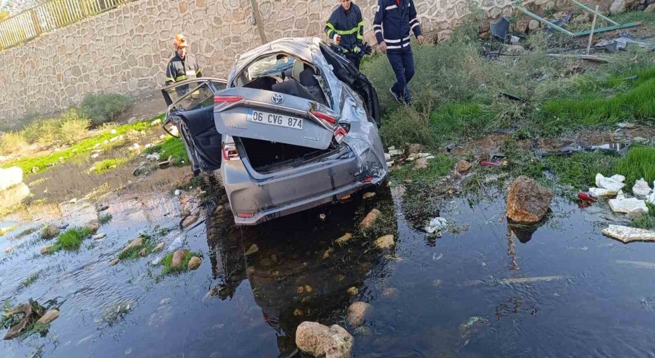 Mardinde otomobil dere yatağına devrildi: 1 ölü, 2 yaralı