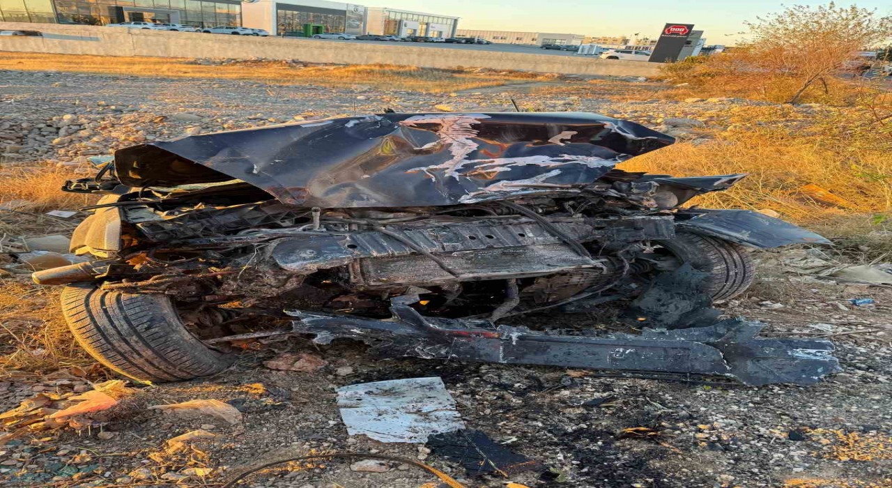 Mardinde otomobil şarampole yuvarlandı: 3 yaralı