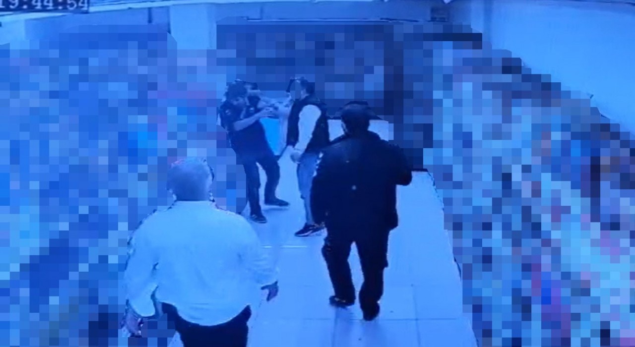 Markette şeker dökme diye uyarınca darbedildi: O anlar kamerada