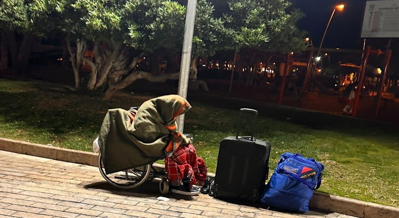 Marmariste 70 yaşındaki Kıbrıs gazisi saatler süren ikna çabalarının ardından aparta yerleştirildi