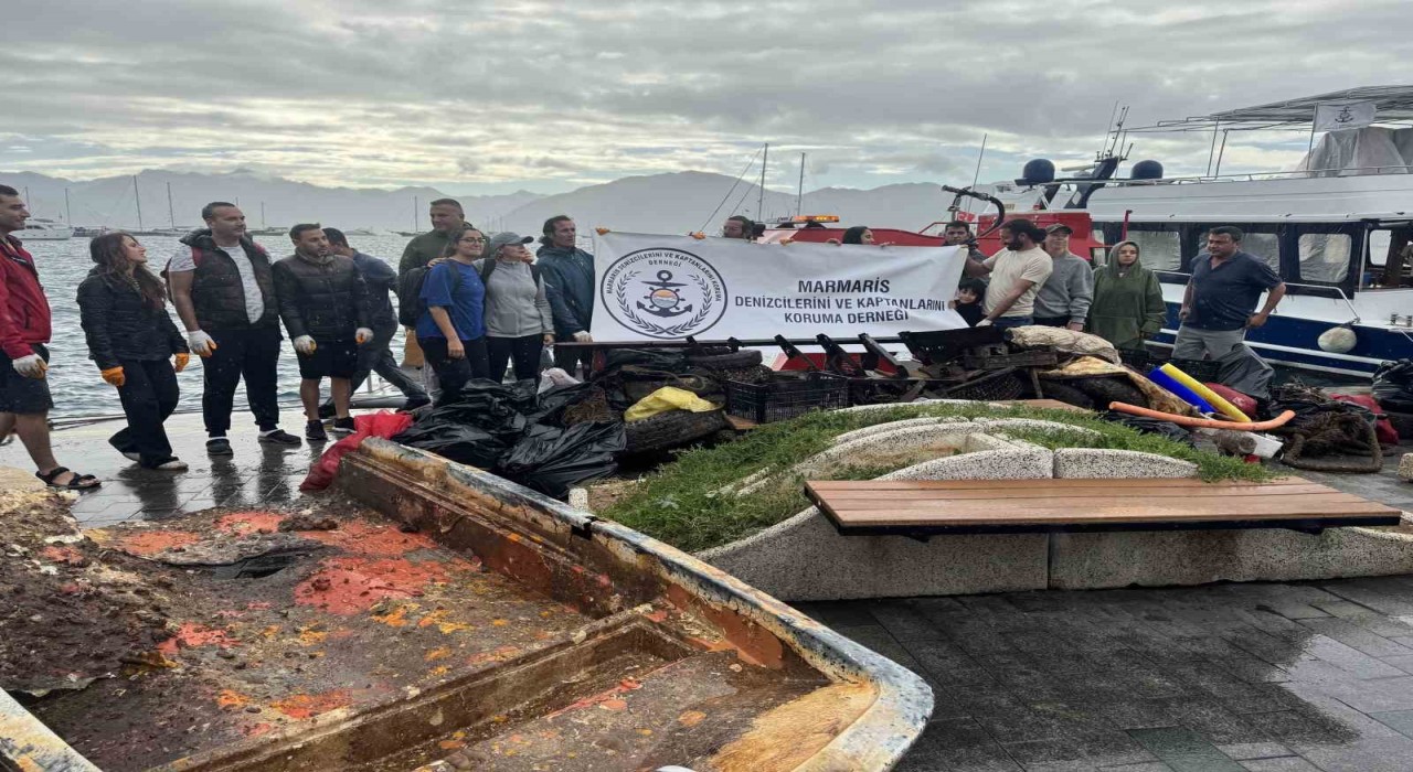 Marmariste sezon sonu deniz dibi temizliğinde çıkanlar şaşırttı
